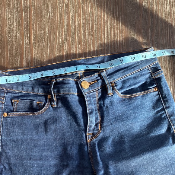 BDG ladies jeans in size 26 with raw edge hem. - Picture 6 of 11